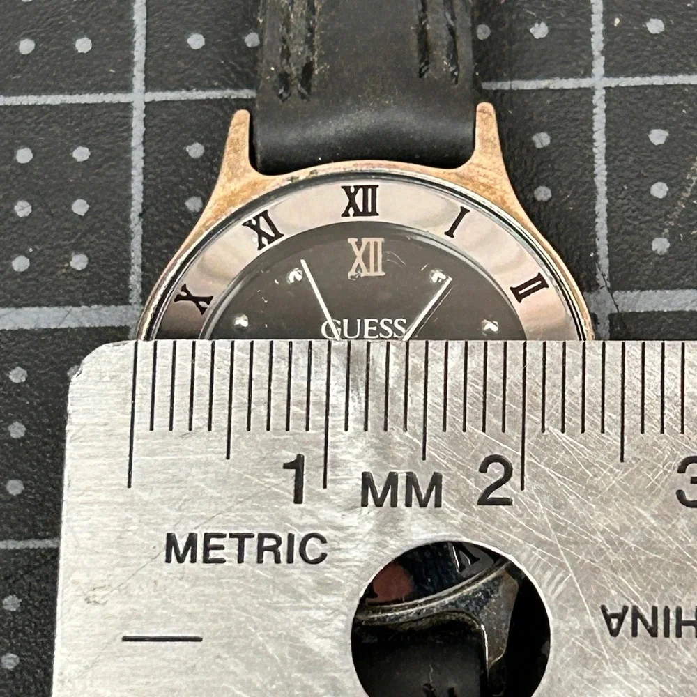 Vintage 1996 Guess Watch Black‎ Dial Roman Numeral Bezel Leather Strap 25mm